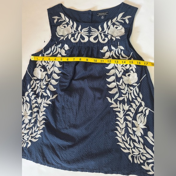 LUCKY BRAND Women's Sleeveless, Round Neck, Blue Top With Embroidery SZ Medium - Picture 7 of 8